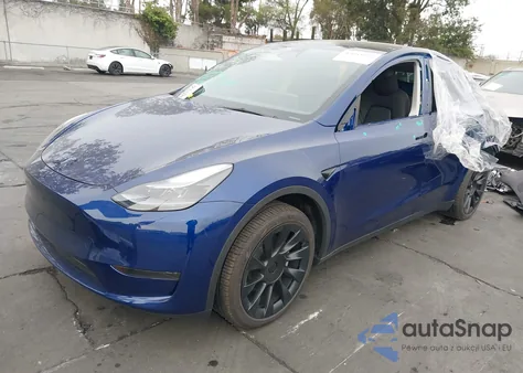 2025 Tesla Model Y Long Range Dual Motor Rear-Wheel Drive z USA, uszkodzony, nr VIN 7SAYGDED7SF309635
